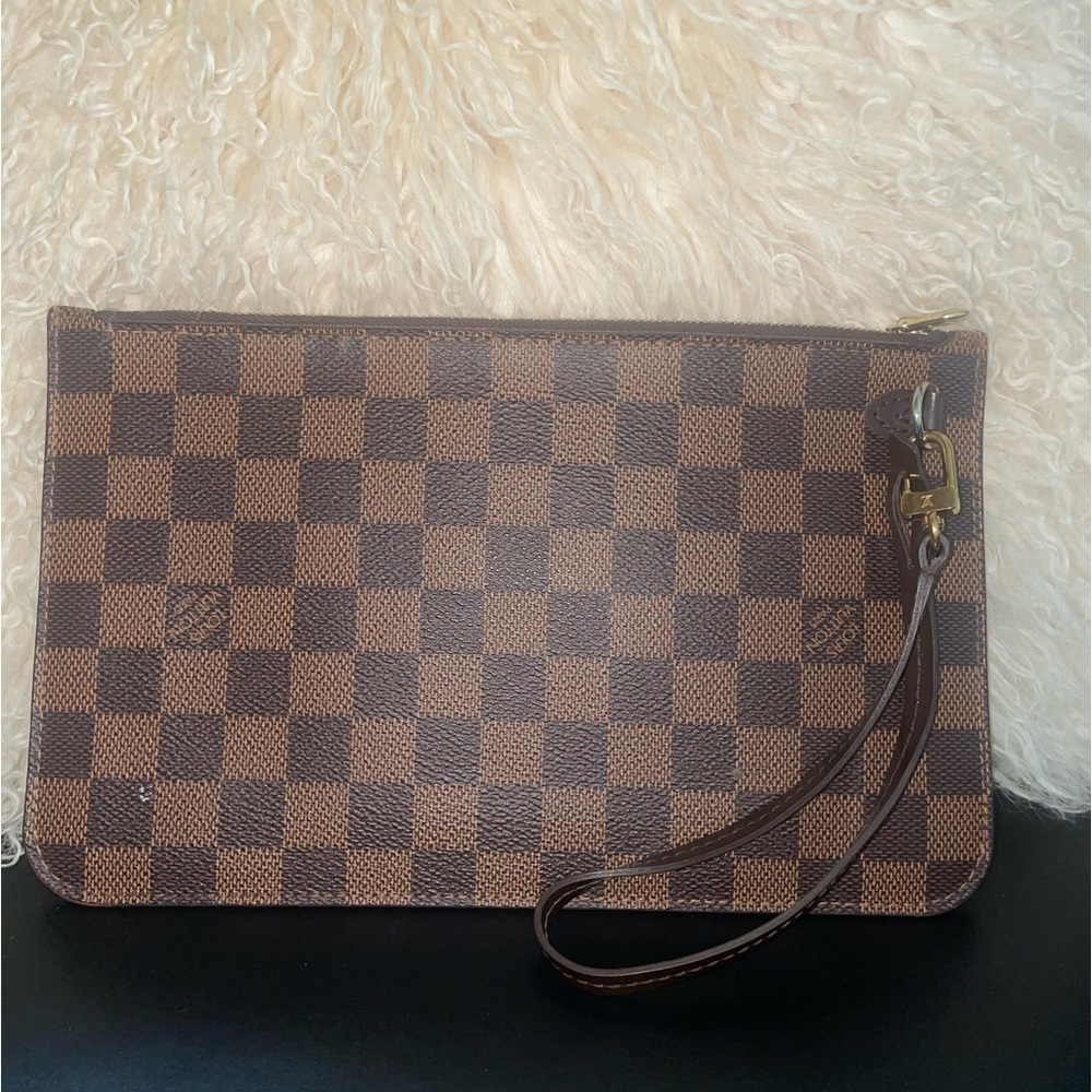 Louis Vuitton Damier Ebene Neverfull MM Pochette